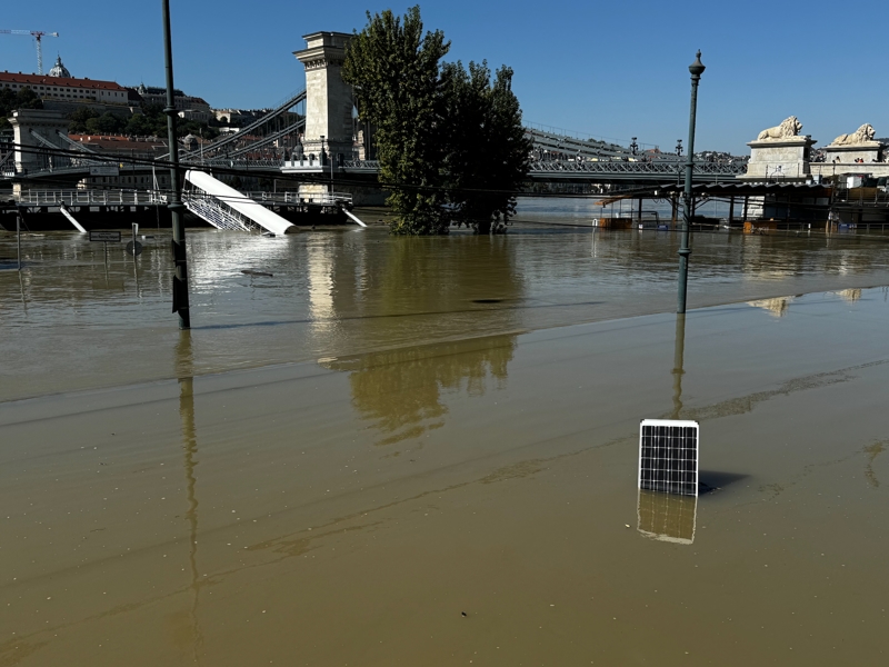 Along the banks of the Danube River on the Pest side, the water is incredibly high Along the banks of the Danube River on the Pest side, the water is incredibly high