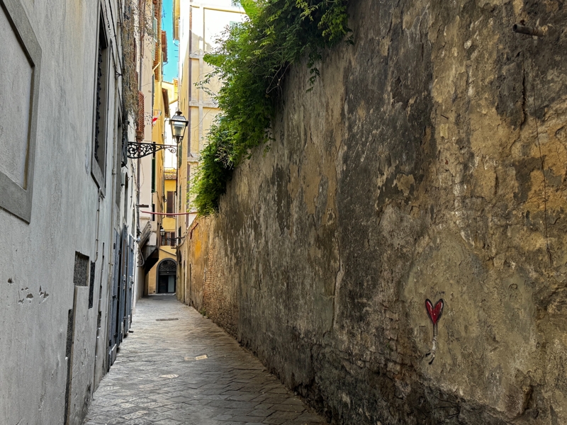 A quiet alley in the heart of Florence A quiet alley in the heart of Florence