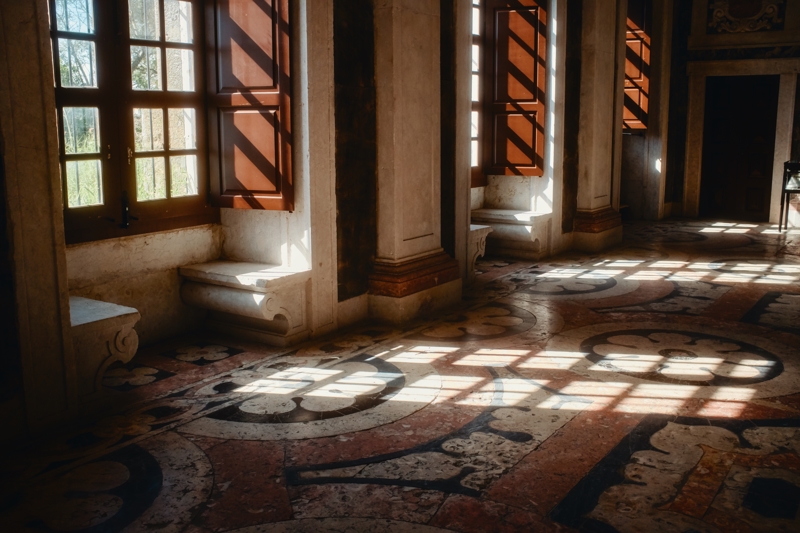 Afternoon sun, Igreja da Graça de Lisboa Sun is filtered through the windows of a room with muted colours